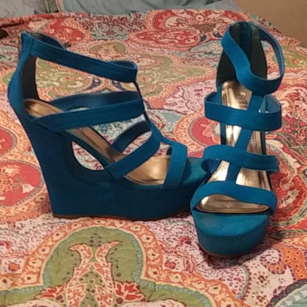 Turquoise wedge